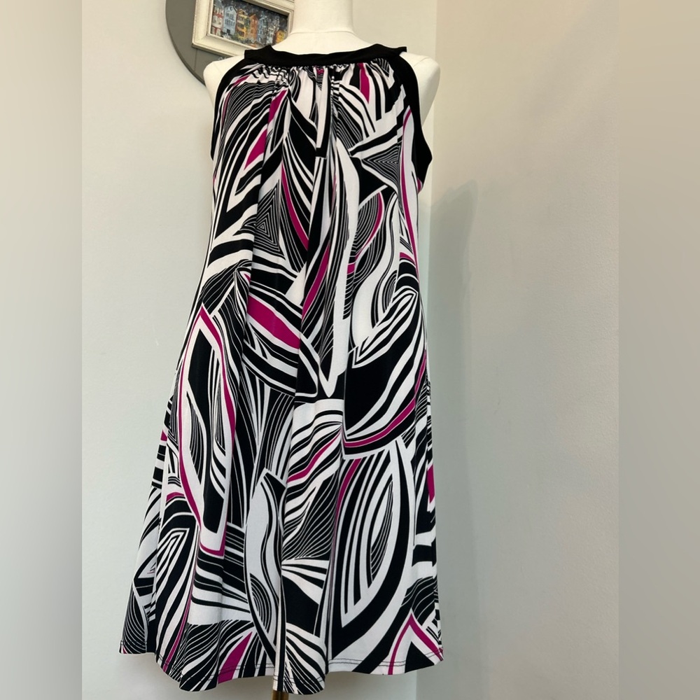 Tiana B Sleeveless Dress Midi Abstract Black & White with Splash of Pink EUC 10 - Picture 5 of 10